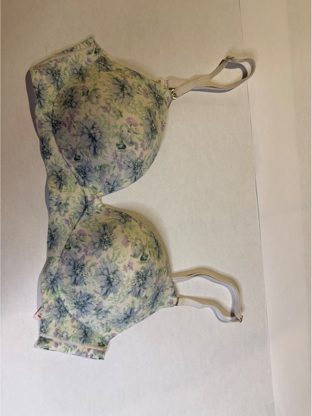 32D Victoria's Secret Demi